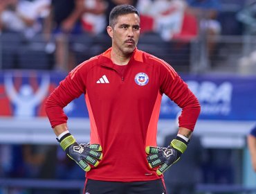 Claudio Bravo cuestiona el debut de Vozinha en el Campeonato Nacional: "Carece de técnica y coordinación"