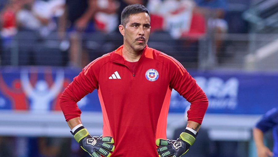 Claudio Bravo cuestiona el debut de Vozinha en el Campeonato Nacional: "Carece de técnica y coordinación"