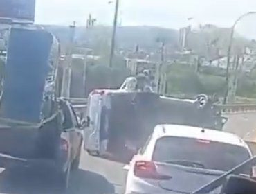 Alta congestión generó volcamiento vehicular en la Av. España en dirección a Viña del Mar