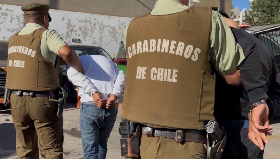 Asalto y agresión en Plaza Victoria termina con dos detenidos en pleno centro de Valparaíso