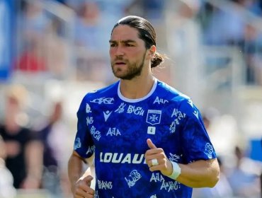 Francisco Sierralta deja el Auxerre de Francia y parte a préstamo al Piast Gliwice de la liga polaca