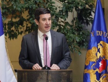 Presidente de la UDI afirma que el ministro Rau "comete un error" al desmarcarse de la meta de empleo del Gobierno