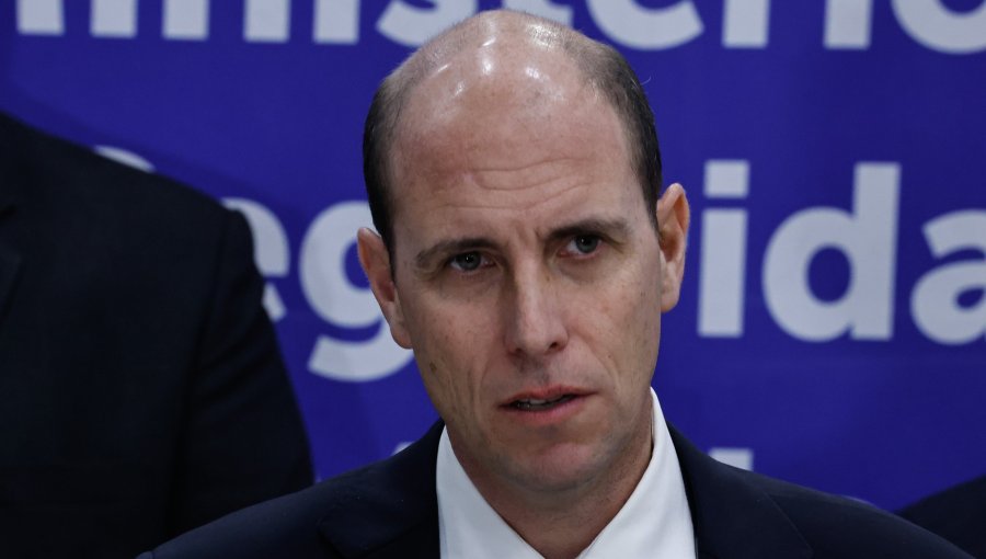Ministro Arrau evita emitir juicio sobre dichos del embajador de EEUU: "Soy un humilde ministro"