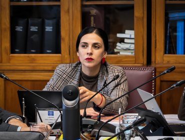 Senadora Cariola cuestiona recortes en salud y advierte que 86% del ajuste presupuestario se concentra en inversión pública