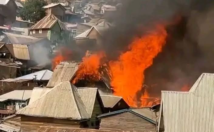 Al menos a 20 estudiantes de varias escuelas murieron en un incendio en el este del Congo