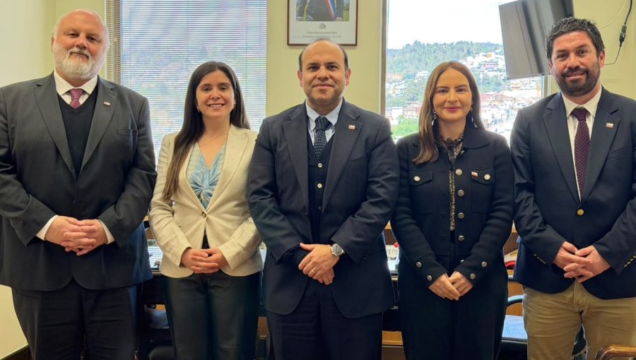 Diputada Barchiesi se reúne con subsecretario Pavez y los tres delegados republicanos de Valparaíso para abordar prioridades provinciales