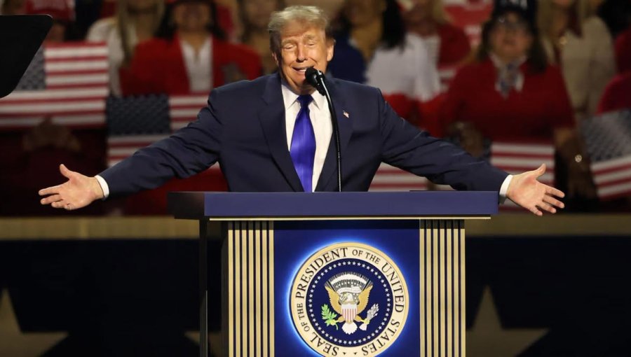 Donald Trump promete pago de 5.000 dólares a ciudadanos adultos si republicanos ganan las elecciones de medio término