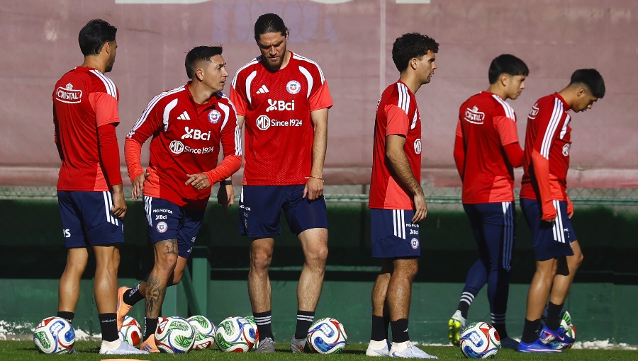 Gustavo Alfaro renueva con Paraguay y se cae como candidato para dirigir a la Roja