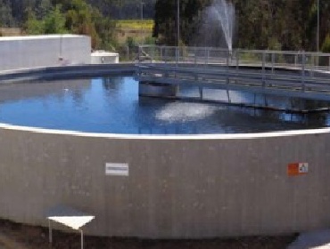 Contraloría detecta irregularidades en plantas de aguas servidas municipales en tres comunas de la Región Metropolitana