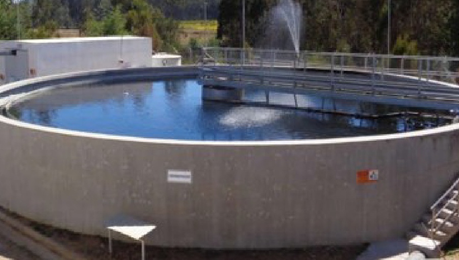 Contraloría detecta irregularidades en plantas de aguas servidas municipales en tres comunas de la Región Metropolitana