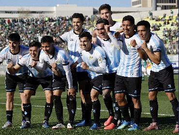 Magallanes derrota 2-0 a Puerto Montt y se acerca al líder del Ascenso