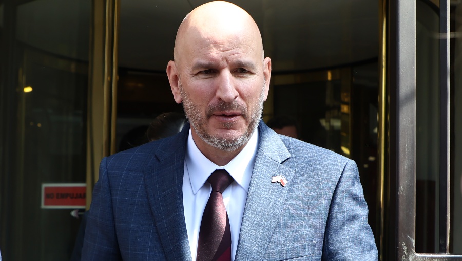 Embajador de Estados Unidos en Chile: "Si las personas se molestan por mis respuestas es su problema"