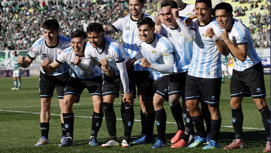 Magallanes derrota 2-0 a Puerto Montt y se acerca al líder del Ascenso