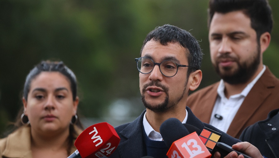 Alcalde de Peñalolén acusa al Gobierno de respaldar "prácticas clandestinas" tras defensa del ministro de las Culturas al rodeo