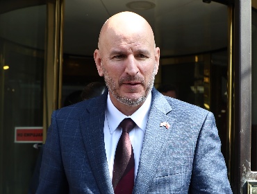 Embajador de Estados Unidos en Chile: "Si las personas se molestan por mis respuestas es su problema"