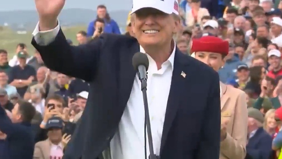 Trump levanta aranceles al whisky irlandés durante torneo de golf