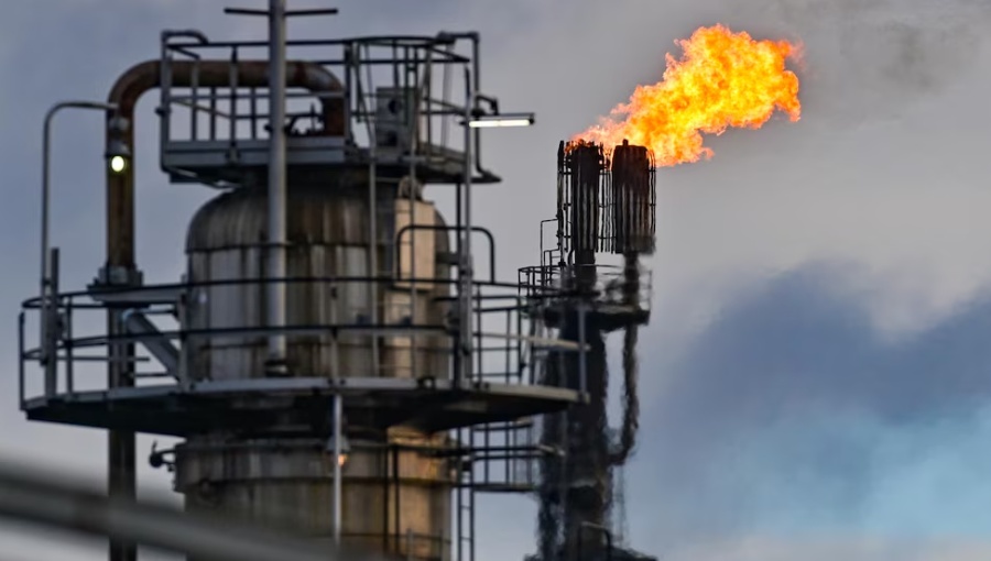 Precio del petróleo se dispara a más de US$ 100 el barril tras cierre de oleoducto saudí