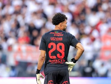 Prensa internacional apunta al error de Vozinha en su primer gol recibido con Colo-Colo