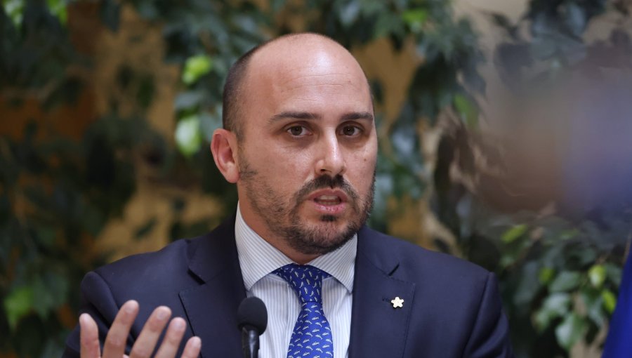 Senador Longton llama a Kast a ordenar intervenciones de sus ministros: "No pueden tener autonomía para decir lo que quieran"