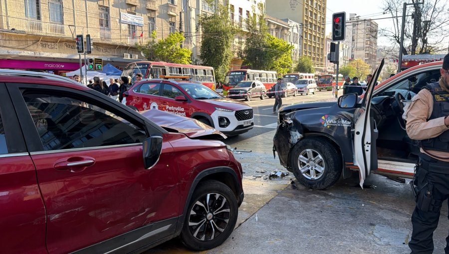 Persecución desde Viña del Mar termina con cuatro detenidos y tres funcionarios municipales lesionados en Valparaíso