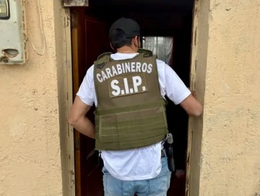 Detienen a hombre acusado de mantener secuestrada y amenazada a su exconviviente durante tres días en hostal de Valparaíso