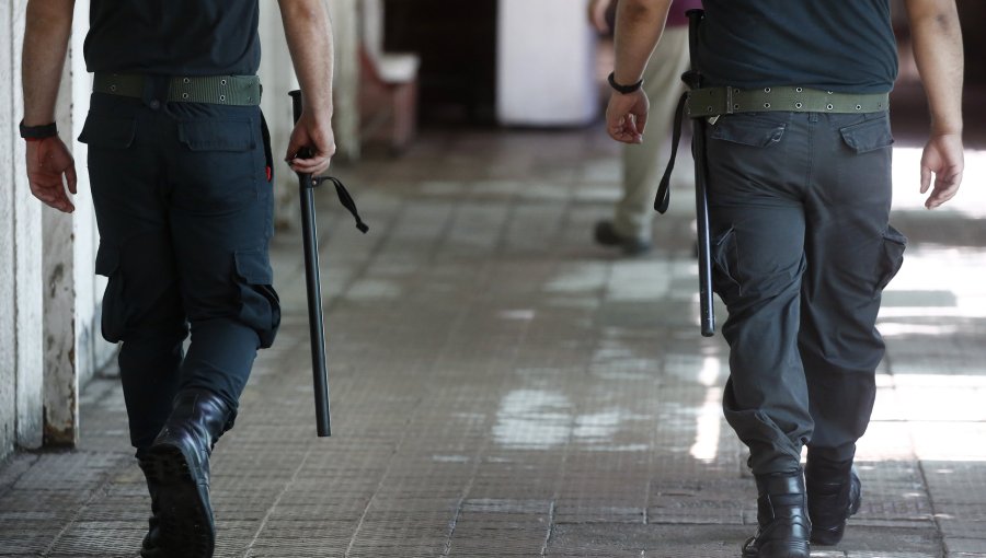 Gendarmería refuerza la seguridad durante Fiestas Patrias en cárceles de la región de Valparaíso: van 86 allanamientos en septiembre