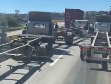 Colisión que involucró a cuatro camiones pesados causó serios estragos viales en el camino La Pólvora de Valparaíso
