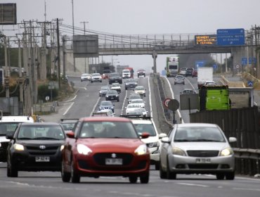 Más de 400 mil vehículos saldrán de Santiago por Fiestas Patrias: MOP anuncia «Peaje a luca» y restricciones para camiones