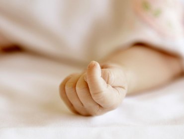 Detienen a adolescente de 15 años acusada de parricidio frustrado en Valparaíso: Bebé de cinco meses permanece en riesgo vital