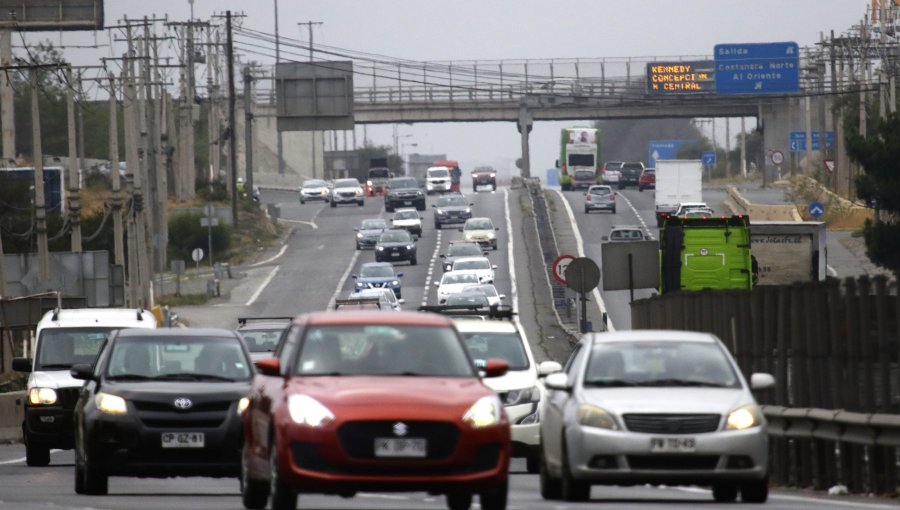 Más de 400 mil vehículos saldrán de Santiago por Fiestas Patrias: MOP anuncia «Peaje a luca» y restricciones para camiones