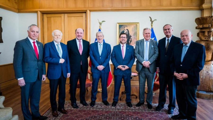 Pérez Mackenna valora reunión con excancilleres y destaca que "la defensa de los intereses de Chile debe ser una sola"