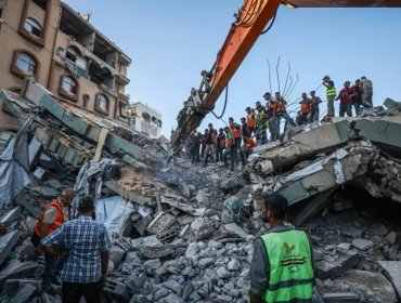 Sube a 21 el número de fallecidos tras derrumbe de un edificio dañado por la guerra en Gaza