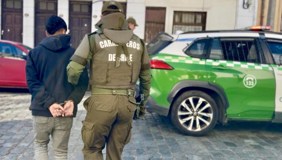 Cae "jauría" de jóvenes delincuentes que atacaba a adultos mayores, mujeres y turistas para robarles en el plan de Valparaíso