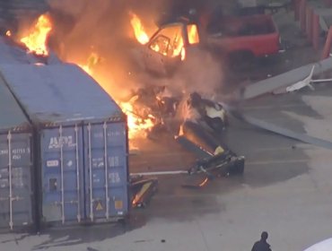 Caída de helicóptero de prensa deja al menos tres muertos mientras cubría un fatal accidente de autobús en Los Ángeles