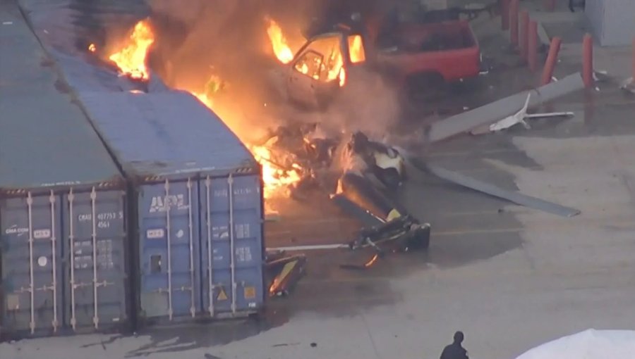Caída de helicóptero de prensa deja al menos tres muertos mientras cubría un fatal accidente de autobús en Los Ángeles