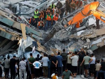 Ascienden a 16 los muertos tras derrumbe de edificio sobre tiendas de campaña en Gaza