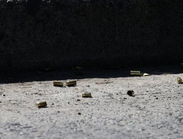 Alcaldesa de Quilicura denuncia "noche de terror" por balaceras y quema de auto en velorio de alto riesgo
