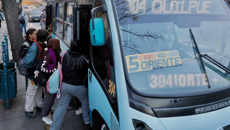 Diputado Cuello acusa "falta de decisión" para enfrentar a empresarios de micros por crisis del transporte público en el Gran Valparaíso