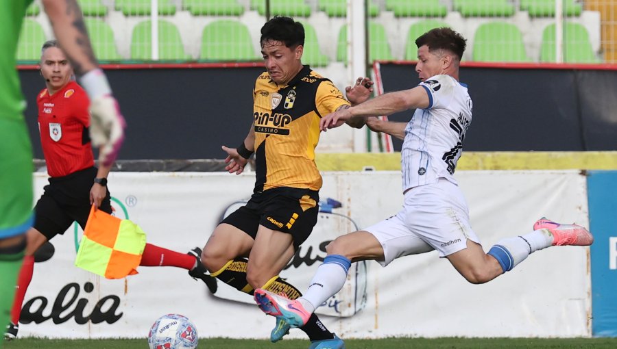 Huachipato sostuvo la ventaja en historiado partido ante Coquimbo y se aleja de la zona descenso