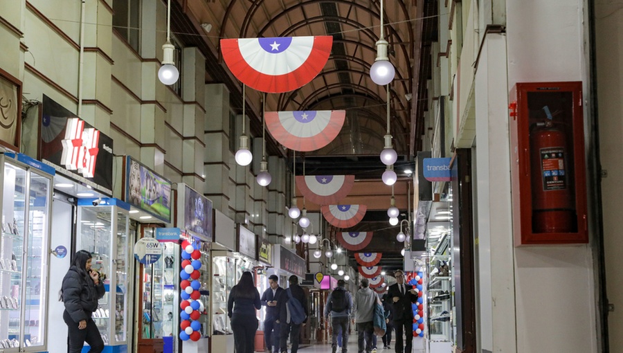 Feriado irrenunciable de Fiestas Patrias: comercio debe bajar cortinas a las 21:00 horas