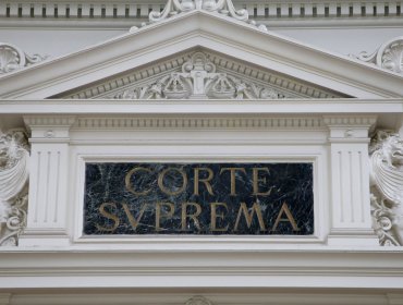 Corte Suprema condena a exnotario de Rancagua a pagar más de $282 millones por autorizar compraventa con firmas falsas