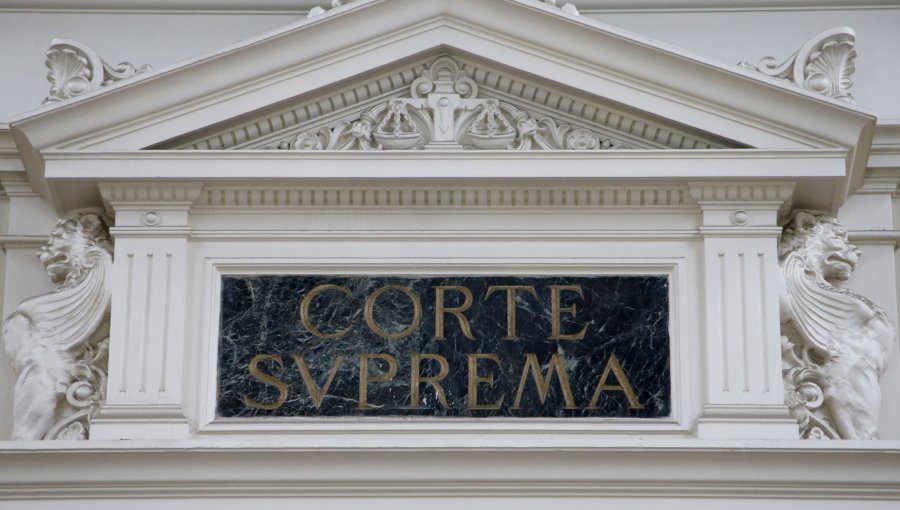 Corte Suprema condena a exnotario de Rancagua a pagar más de $282 millones por autorizar compraventa con firmas falsas