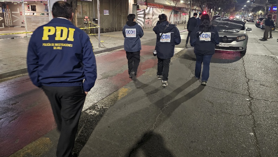 Asesinan a balazos a ciudadano colombiano dentro de su vehículo en Santiago