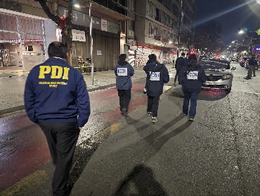 Asesinan a balazos a ciudadano colombiano dentro de su vehículo en Santiago