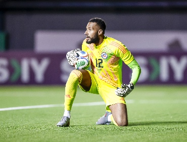 Swansea de Vigouroux vence a Lincoln y se afianza como líder de la Championship