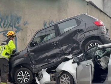 Cinematográfico accidente automovilístico: vehículo quedó montado sobre otro automóvil en San Felipe