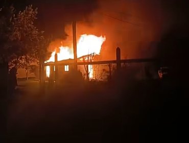 Incendio estructural arrasa por completo con una vivienda en Hijuelas: un sujeto fue detenido