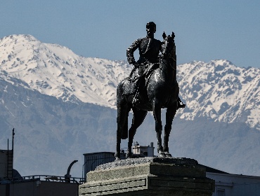 Reinauguran monumento al general Baquedano con desfile militar en Providencia