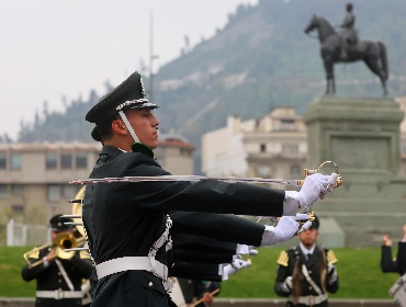 Con desfile reinauguraron monumento al general Baquedano en Providencia