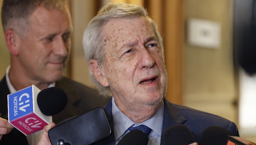 Van Klaveren destaca liderazgo de Bachelet tras retirar su candidatura a la ONU